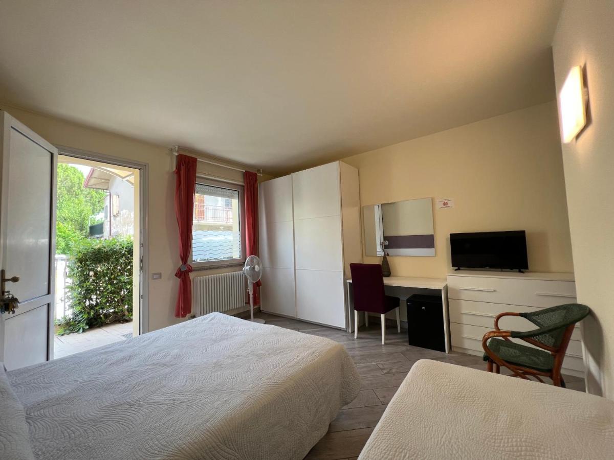 Hotel Locanda Rosy Каттолика Экстерьер фото
