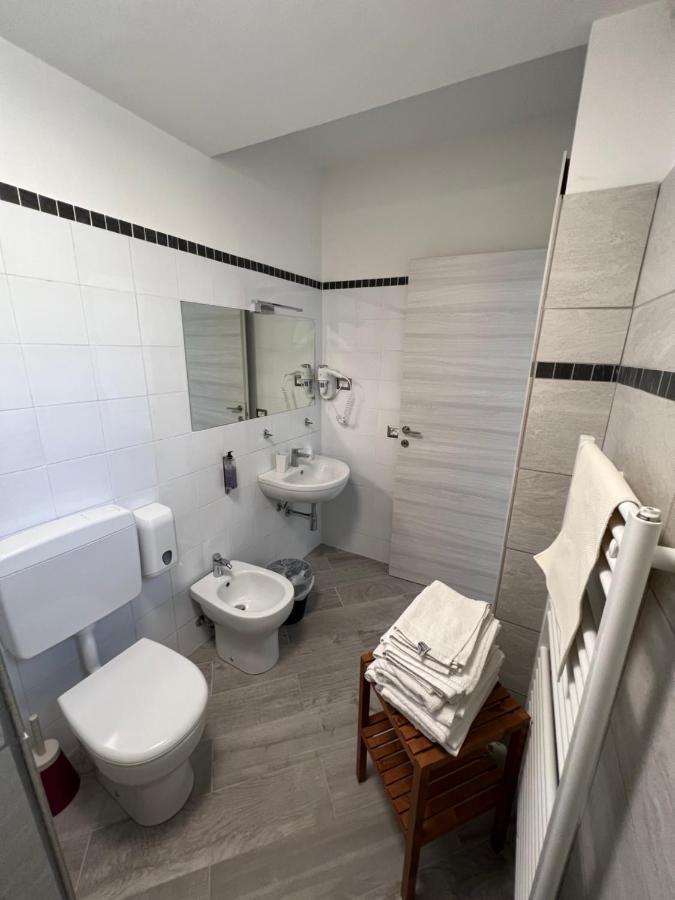 Hotel Locanda Rosy Каттолика Экстерьер фото