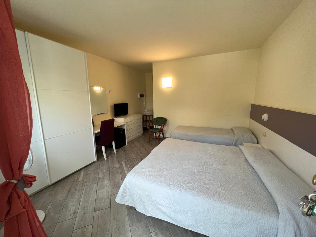 Hotel Locanda Rosy Каттолика Экстерьер фото