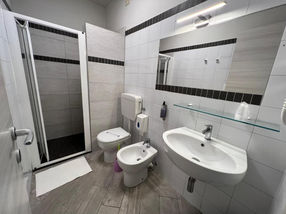 Hotel Locanda Rosy Каттолика Экстерьер фото