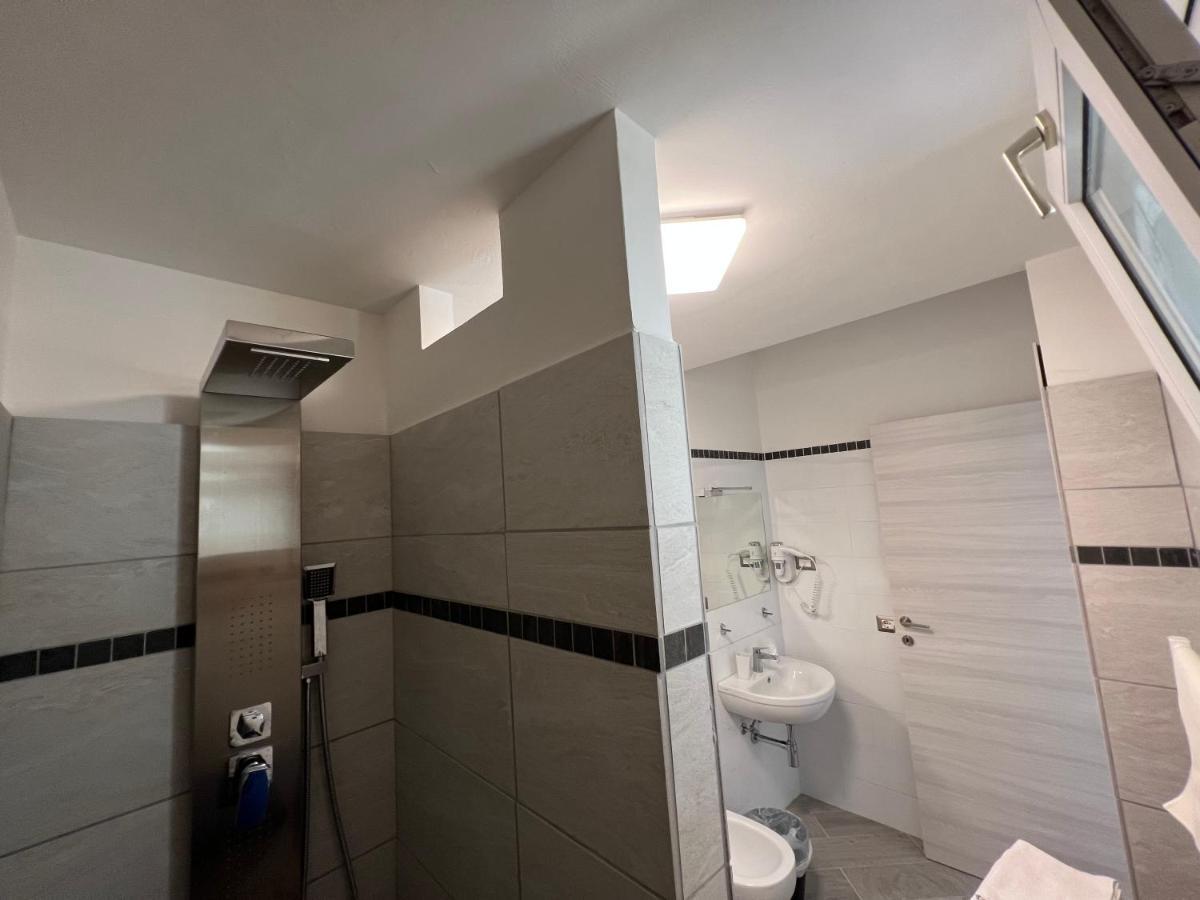 Hotel Locanda Rosy Каттолика Экстерьер фото