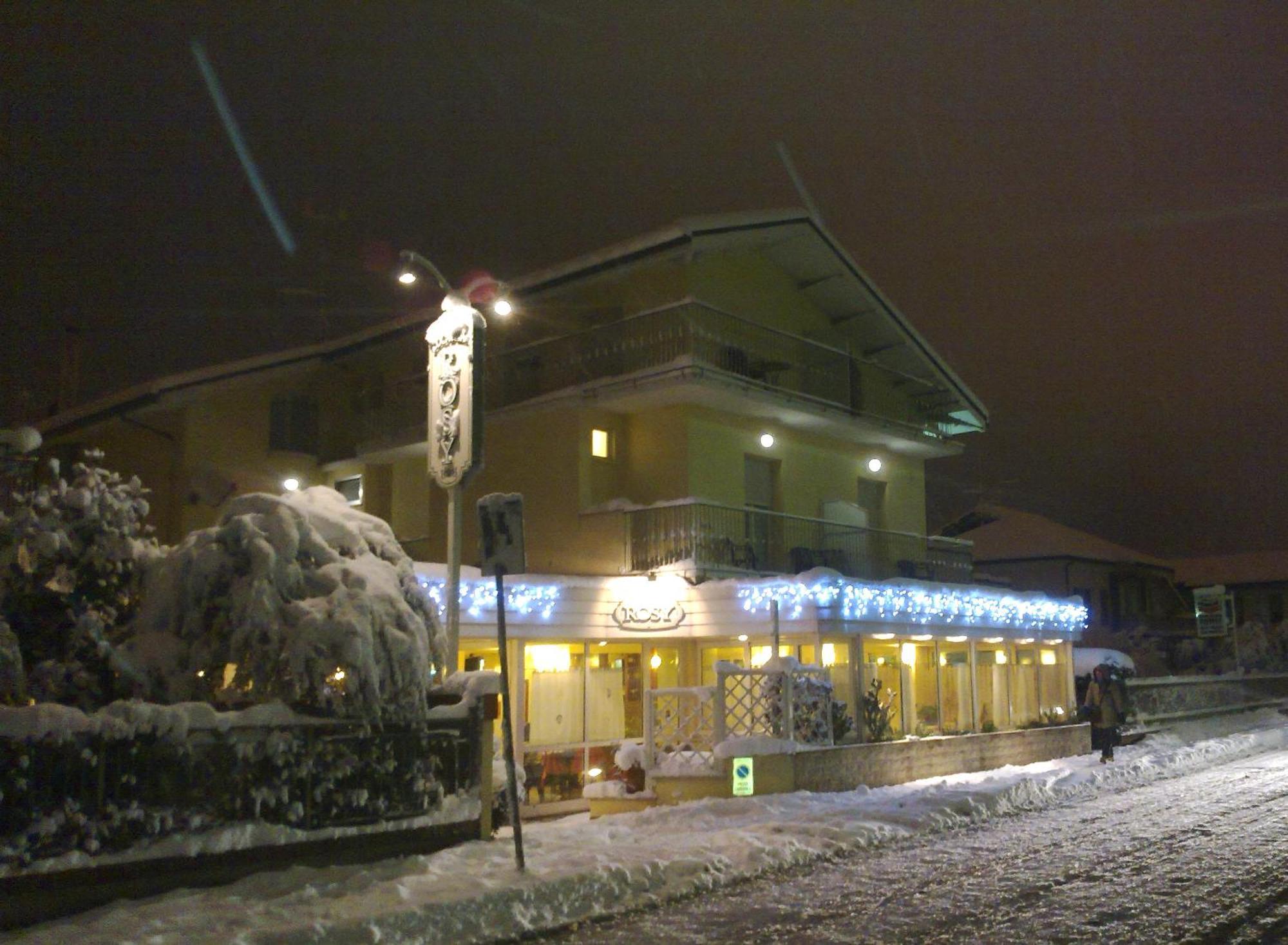Hotel Locanda Rosy Каттолика Экстерьер фото