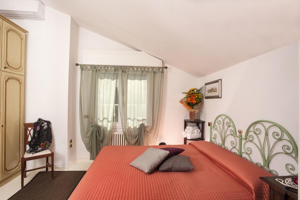 Hotel Locanda Rosy Каттолика Номер фото